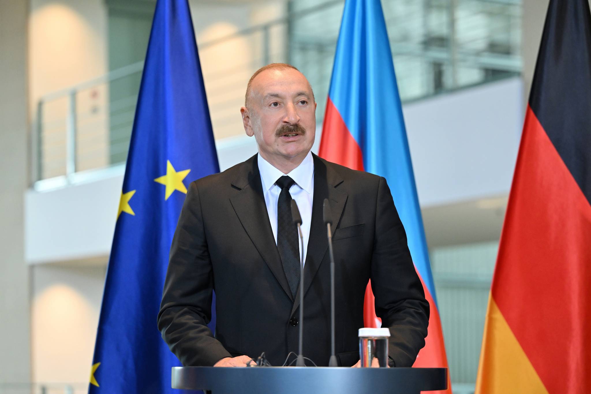 Президентът на Азербайджан Илхам Алиев